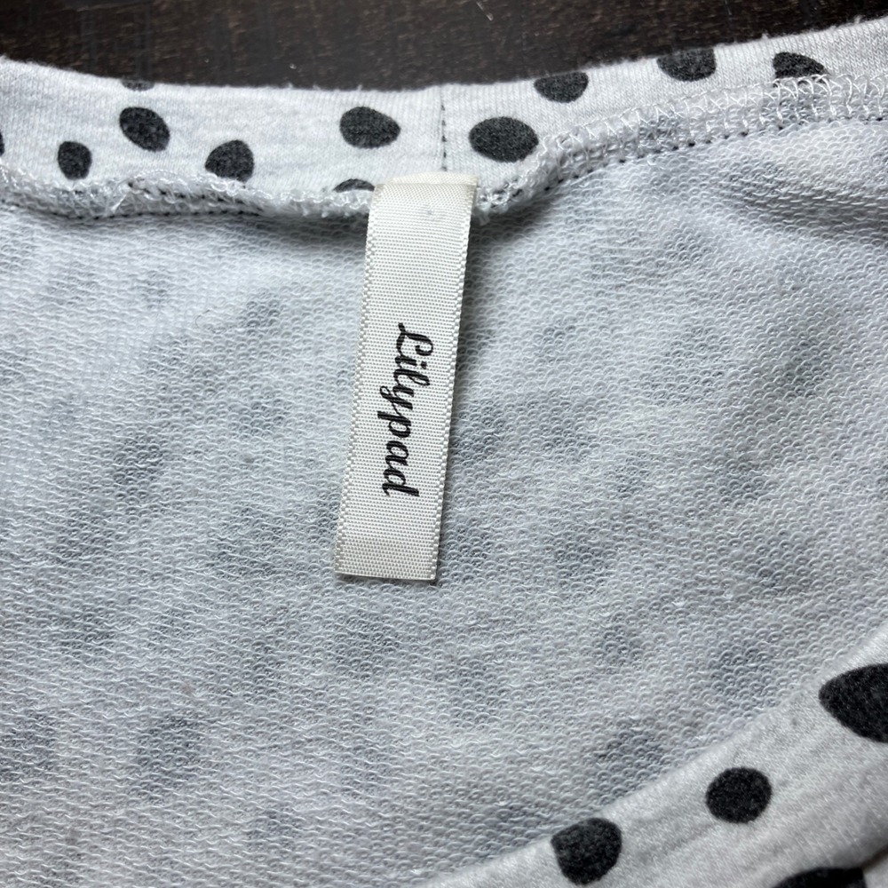 Lilypad Size L Women Gray Black Polka Dot Ruffle Sleeve Raglan Top - Picture 7 of 8